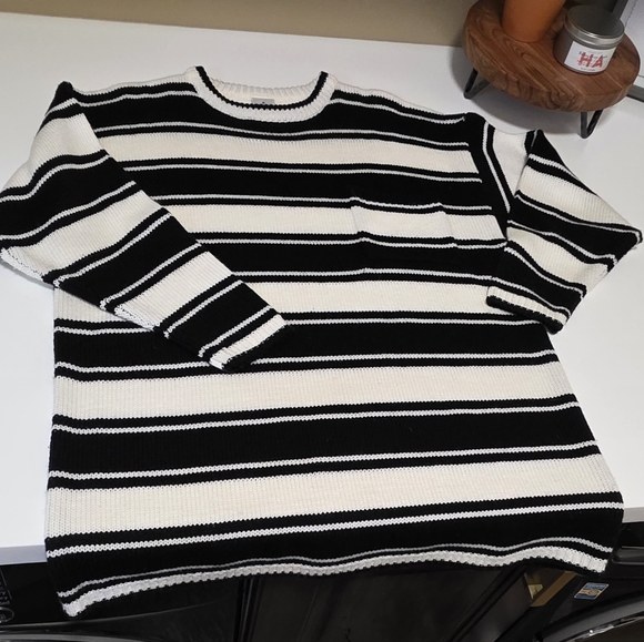 Sweater - Picture 1 of 4